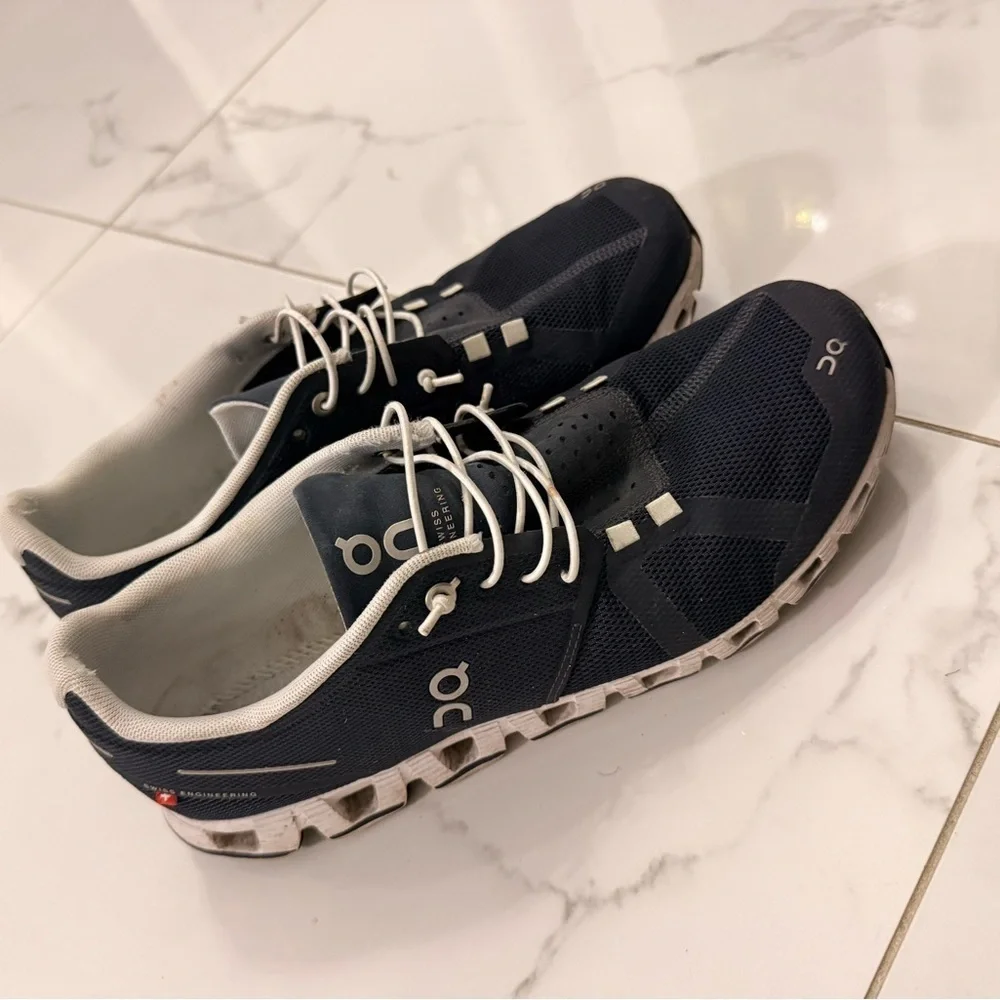 On Running Men's Navy and White Athletic Shoes Size 9.5